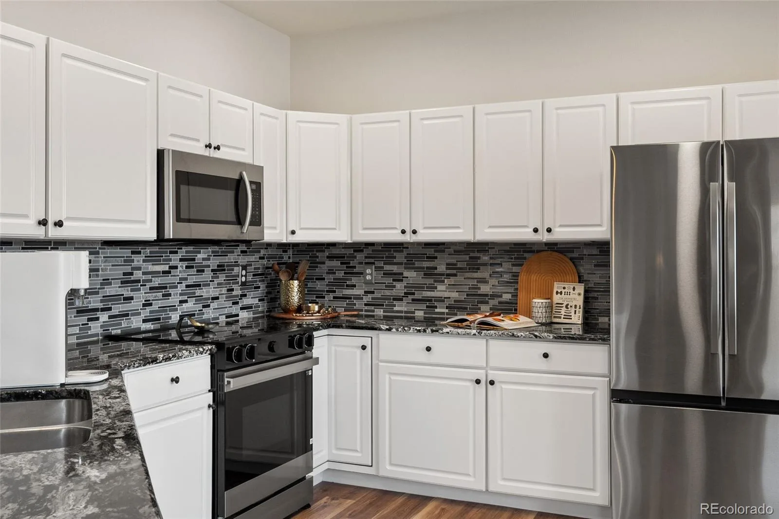 9477 Burgundy Circle Littleton CO 80126 | MLS #REC4809858 08192026174516 1600 15
