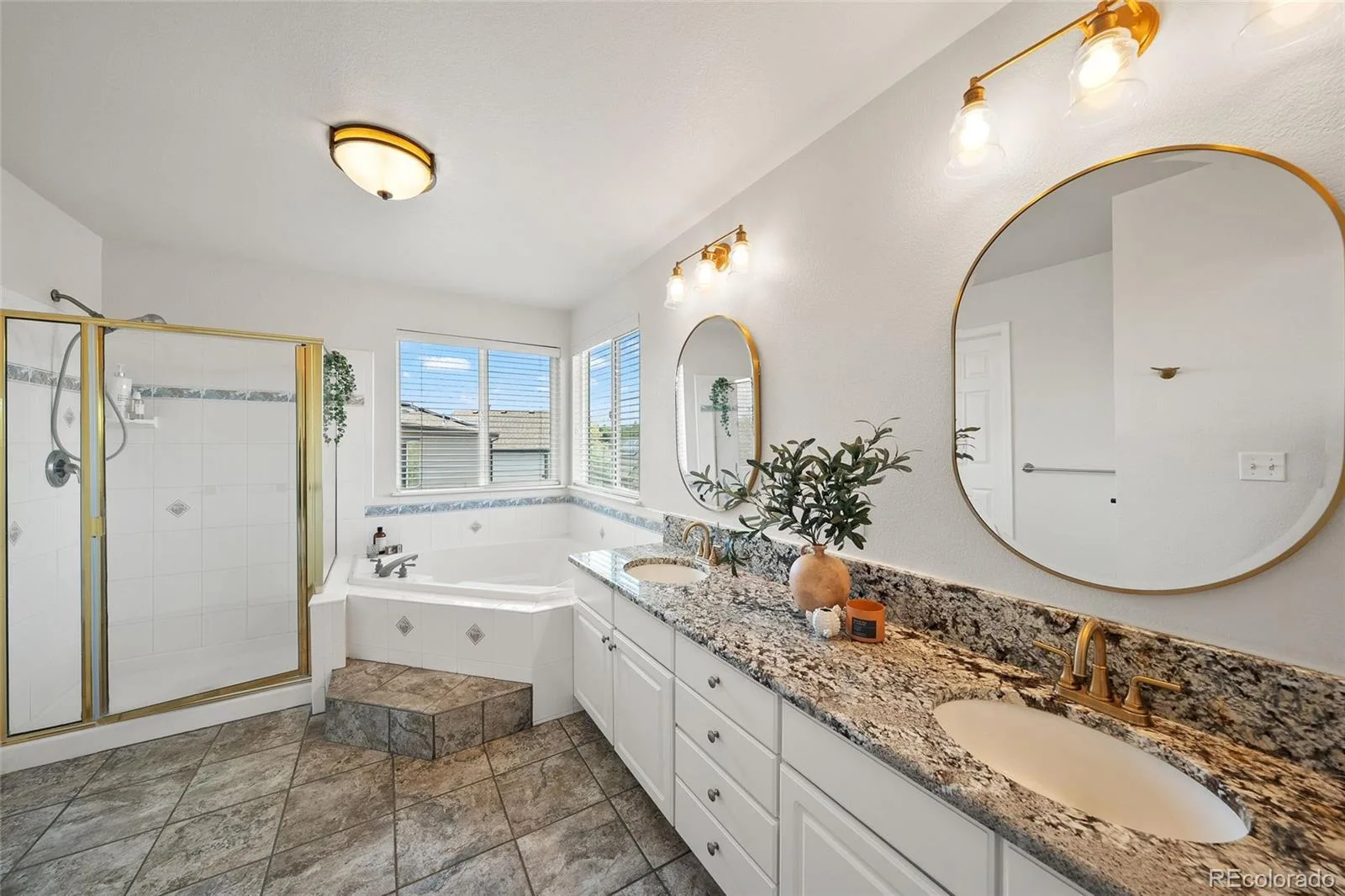 9477 Burgundy Circle Littleton CO 80126 | MLS #REC4809858 08192026174516 1600 28