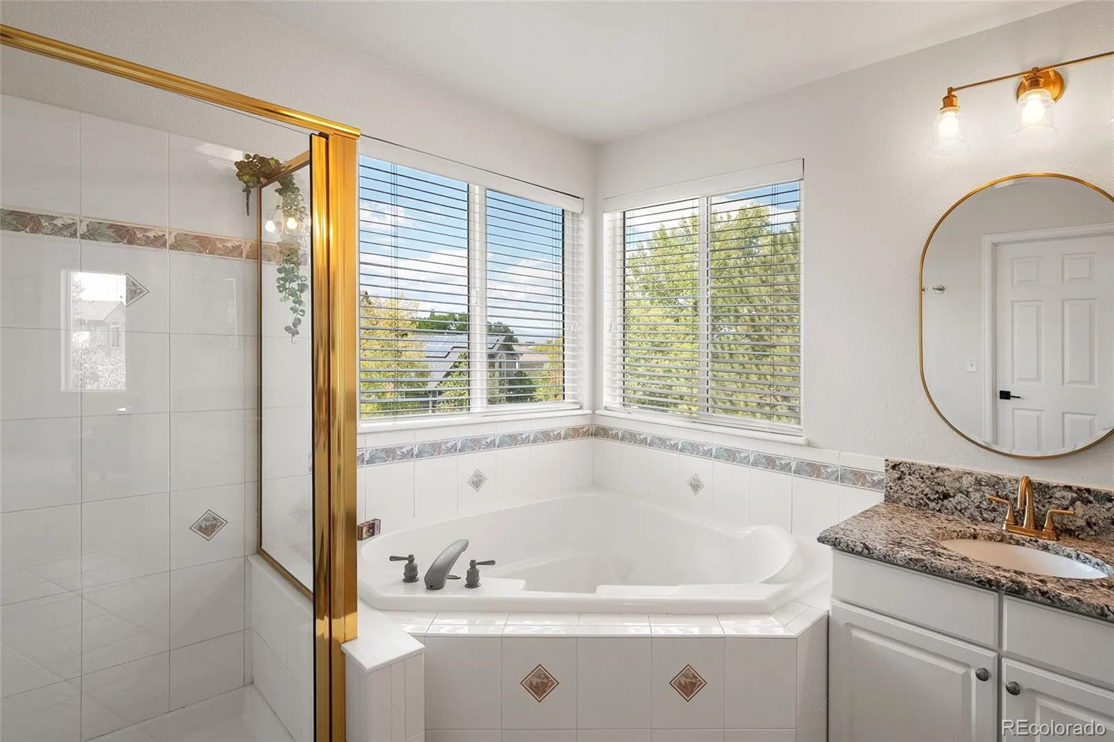 9477 Burgundy Circle Littleton CO 80126 | MLS #REC4809858 08192026174516 1600 29