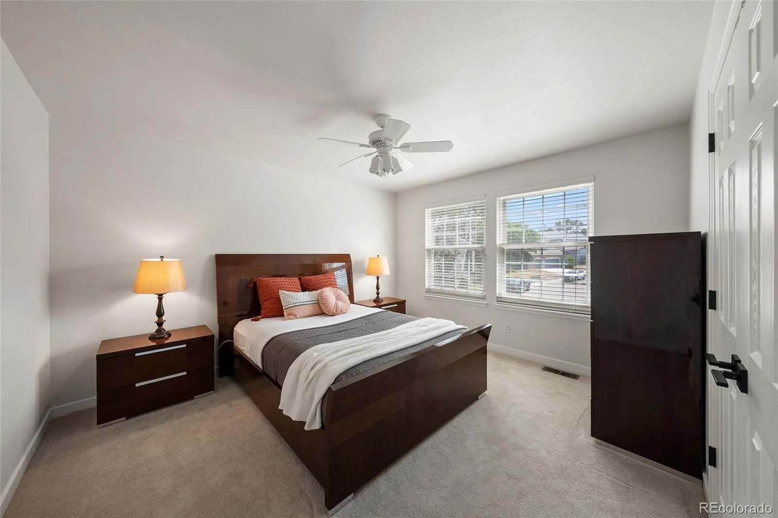 9477 Burgundy Circle Littleton CO 80126 | MLS #REC4809858 08192026174516 1600 33