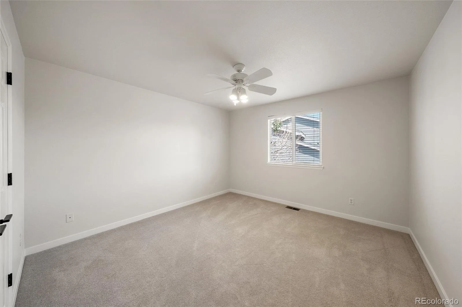 9477 Burgundy Circle Littleton CO 80126 | MLS #REC4809858 08192026174516 1600 34