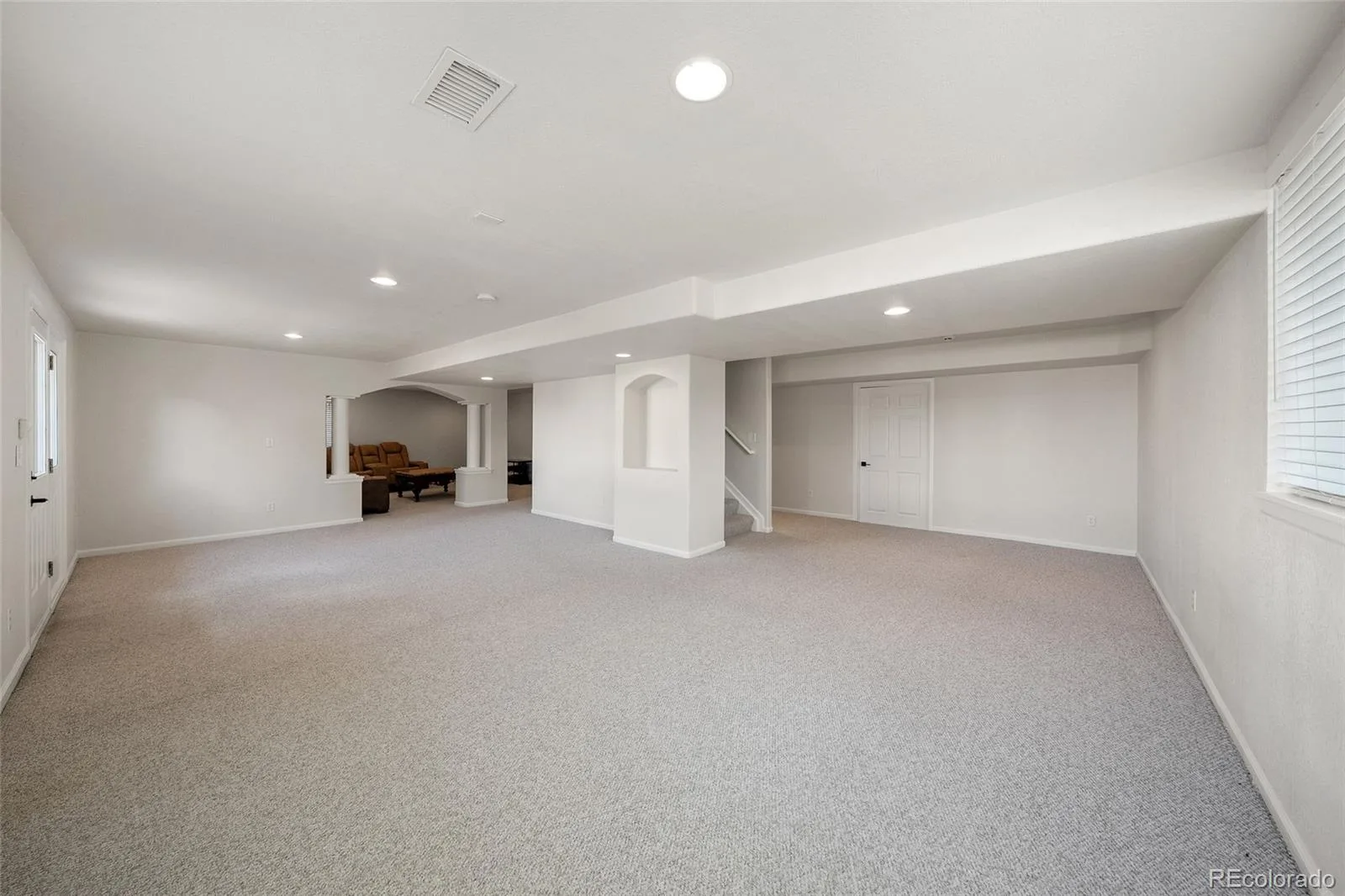 9477 Burgundy Circle Littleton CO 80126 | MLS #REC4809858 08192026174516 1600 35