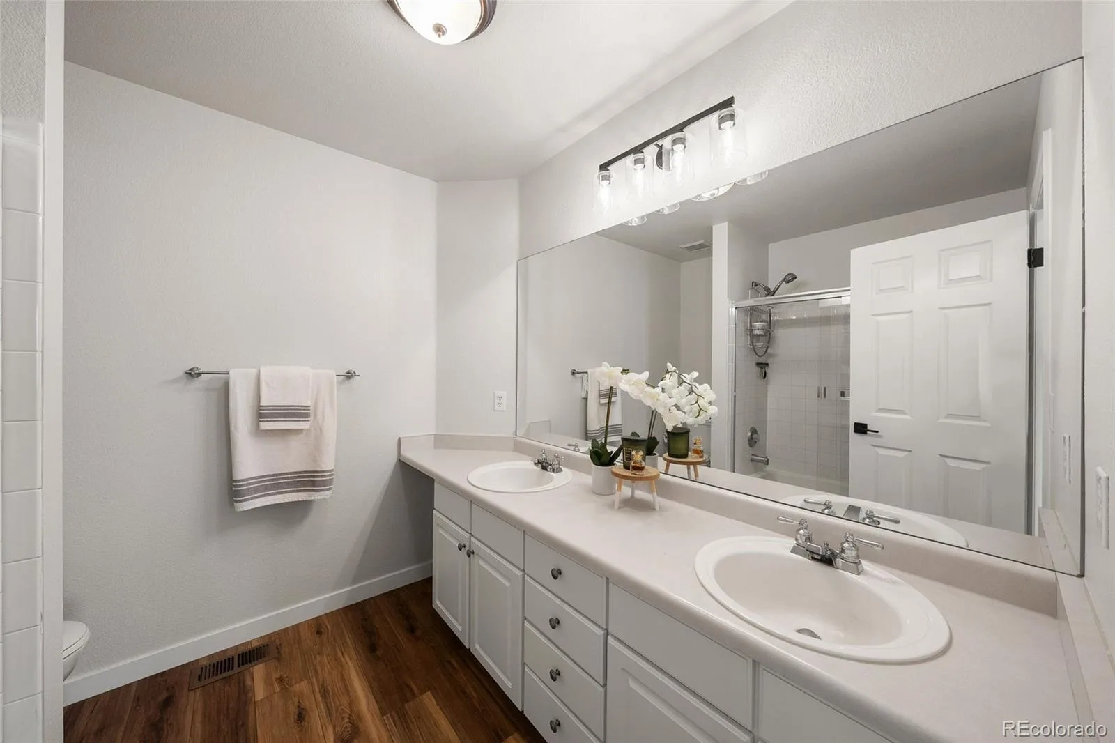 9477 Burgundy Circle Littleton CO 80126 | MLS #REC4809858 08192026174516 1600 36