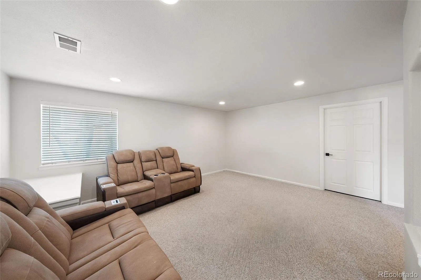 9477 Burgundy Circle Littleton CO 80126 | MLS #REC4809858 08192026174516 1600 38