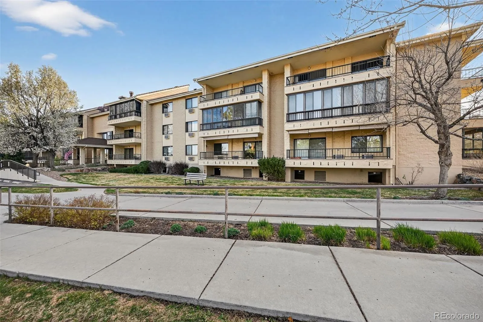 2868 S Heather Gardens Way #103 Aurora CO 80014 MLS #REC4815075 05252026040844 1600 1