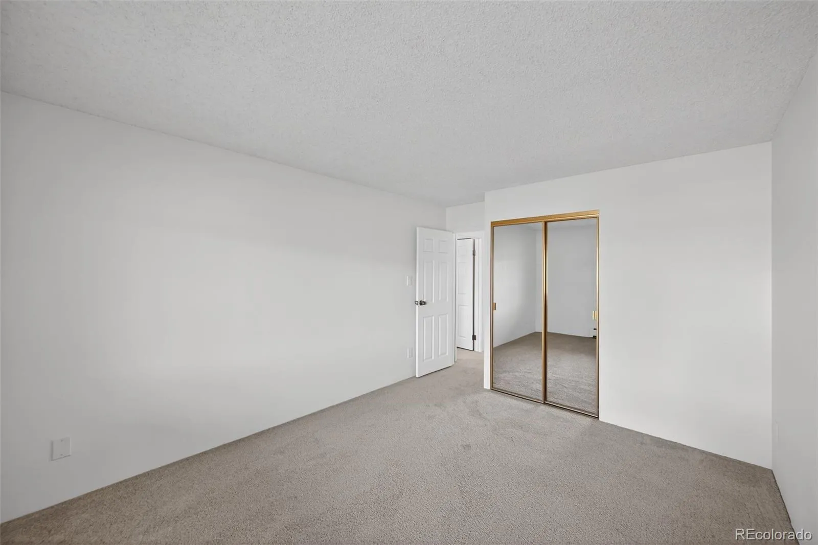 2868 S Heather Gardens Way #103 Aurora CO 80014 MLS #REC4815075 05252026040844 1600 16
