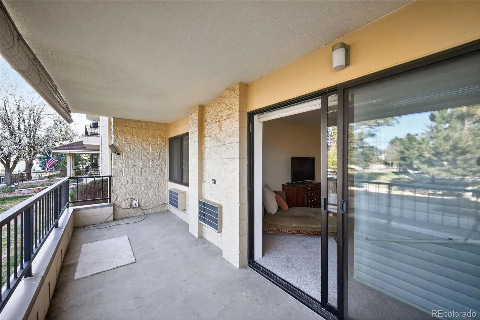 2868 S Heather Gardens Way #103 Aurora CO 80014 MLS #REC4815075 05252026040844 1600 23