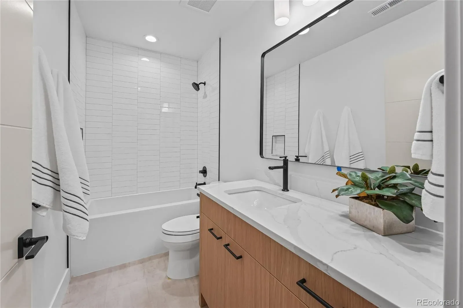 03272026000843 1600 32