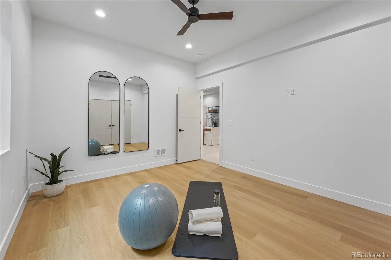 03272026000843 1600 33