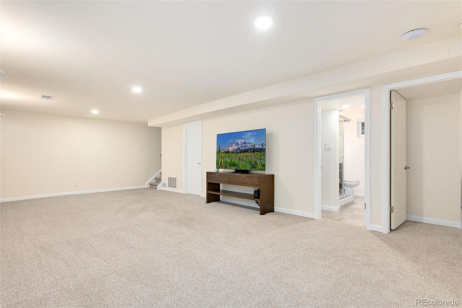 6801 S Marion W Circle Centennial CO 80122 MLS #REC4818861 05152026020726 1600 23