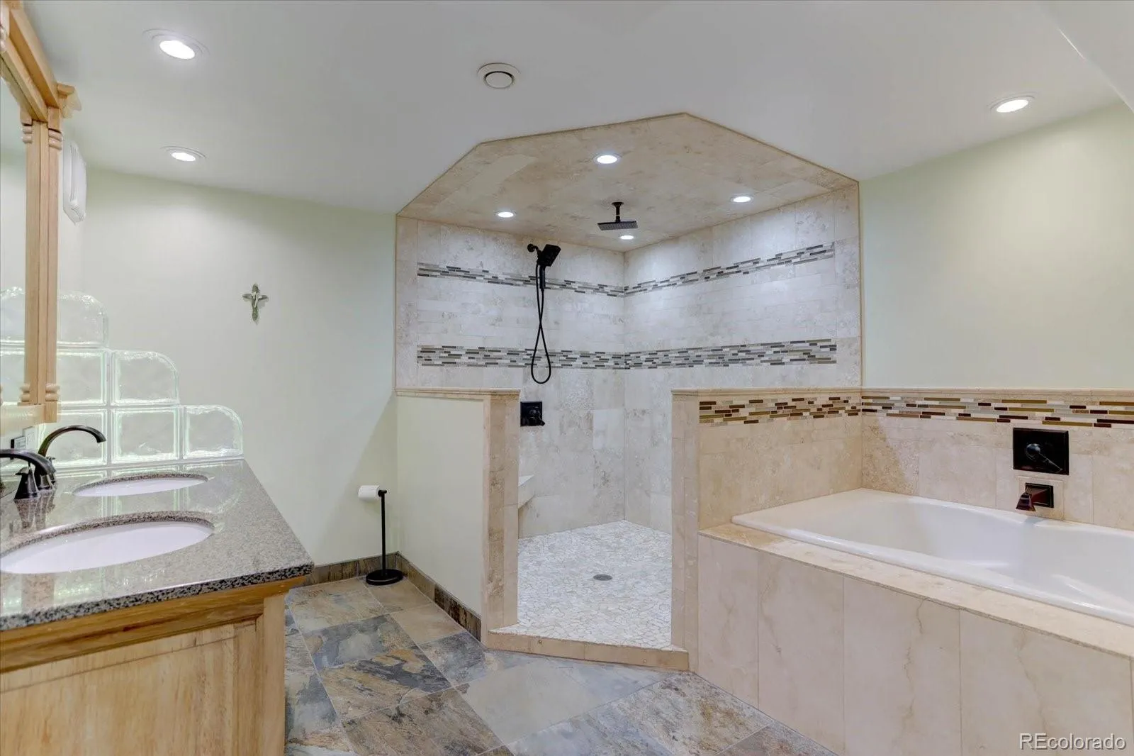 3630 W Saratoga Avenue Littleton CO 80123 MLS #REC4822599 05152026195607 1600 30