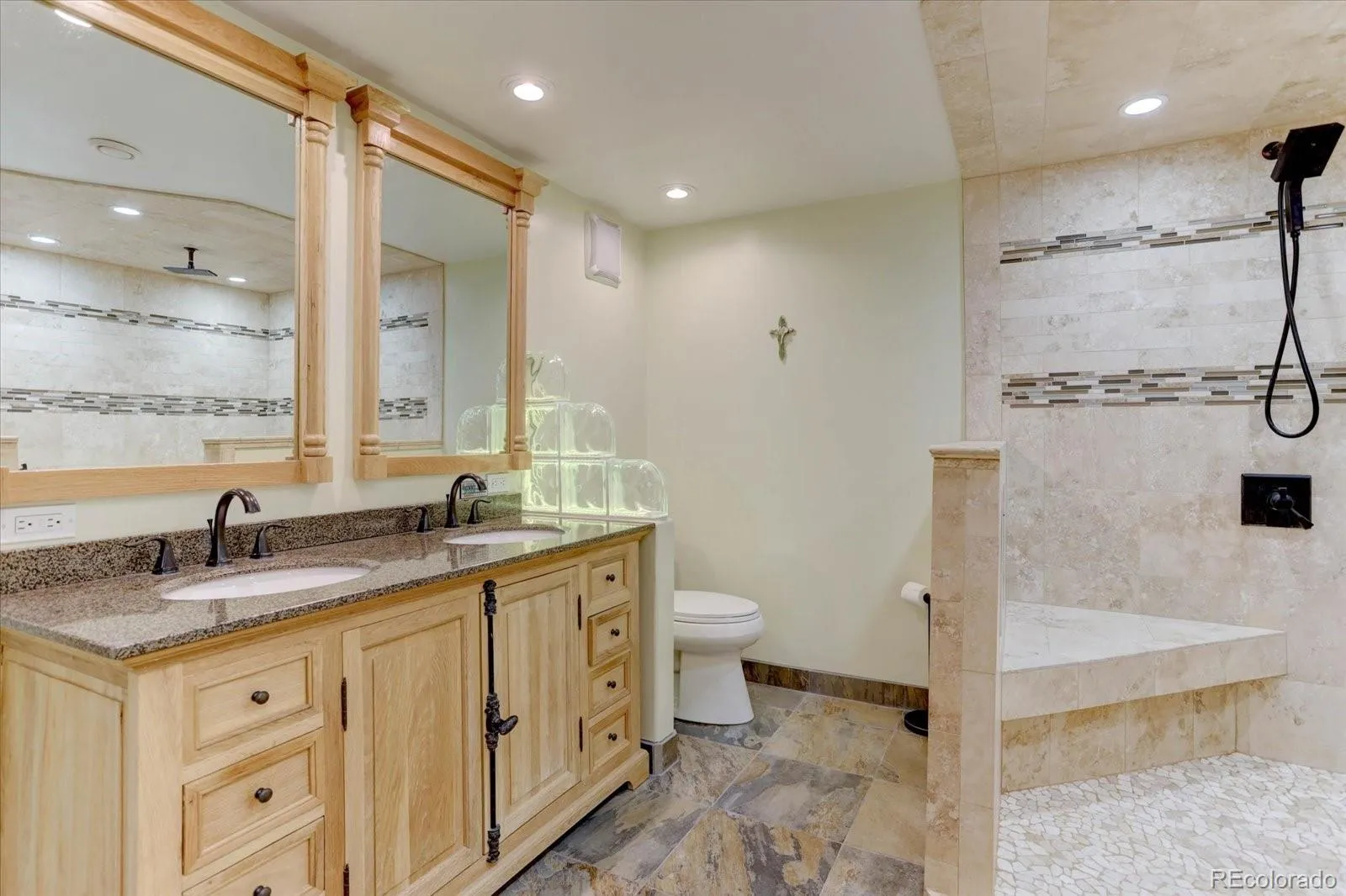 3630 W Saratoga Avenue Littleton CO 80123 MLS #REC4822599 05152026195607 1600 31