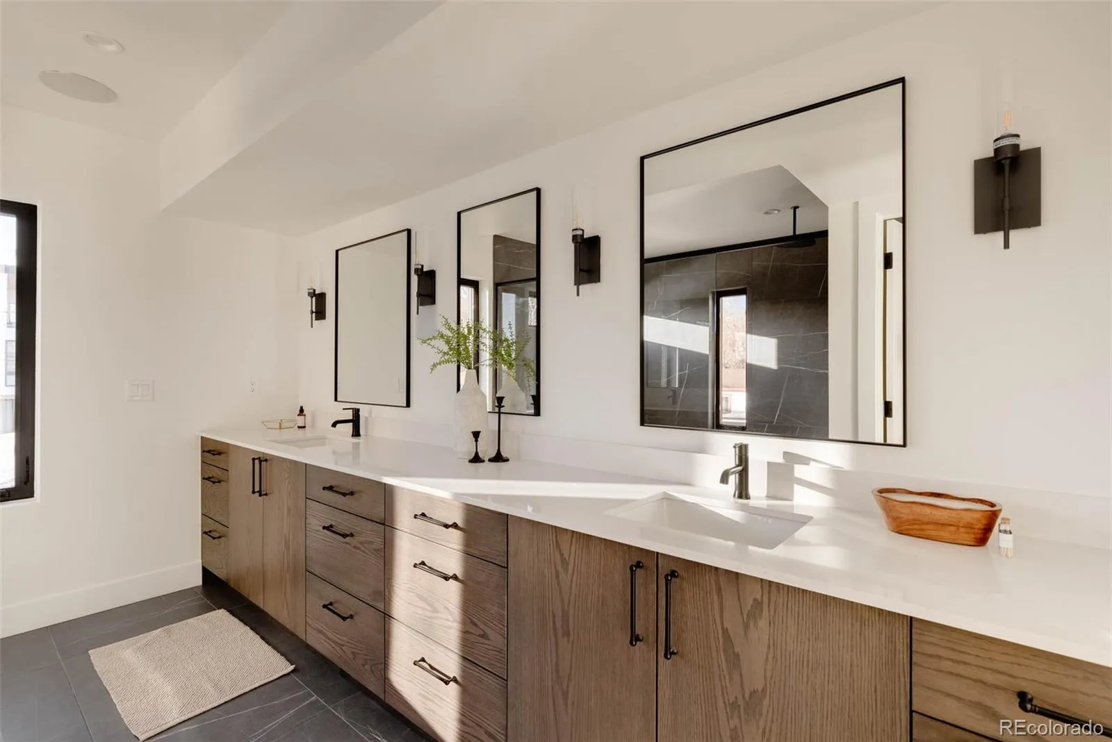 04102026165840 1600 24