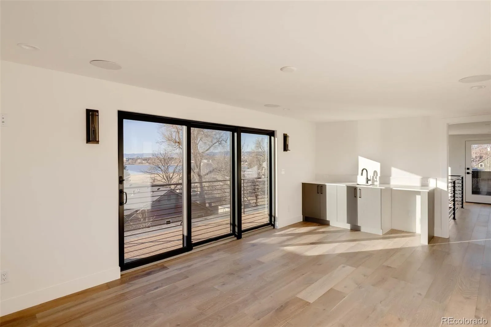 04102026165840 1600 33