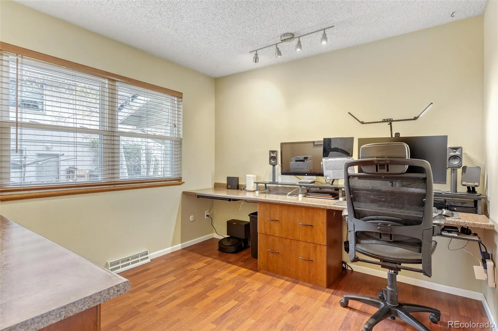 04032026142017 1600 17