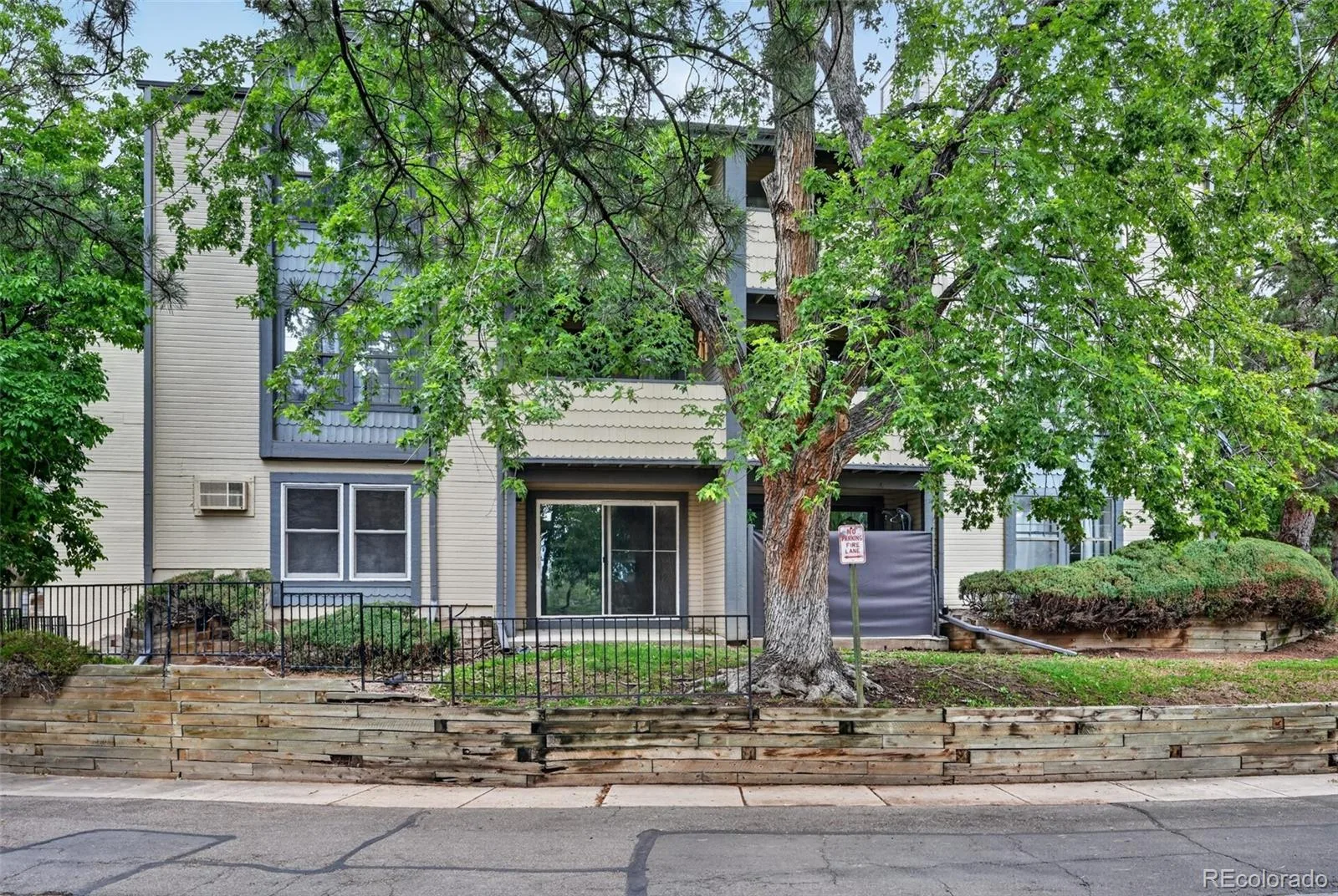 16153 E Alaska Place #13 Aurora CO 80017 | MLS #REC4832710 10062026205220 1600 16