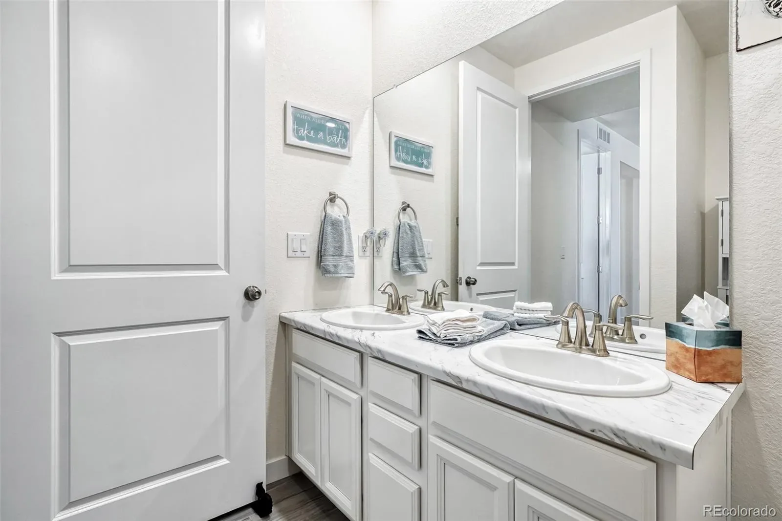 8901 S Ukraine Court Aurora CO 80016 MLS #REC4835784 03132026201545 1600 19