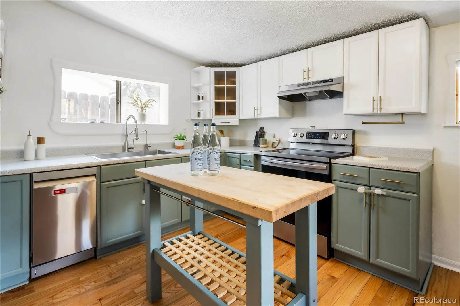 2339 N Gilpin Street Denver CO 80205 MLS #REC4836194 06162026173002 1600 23
