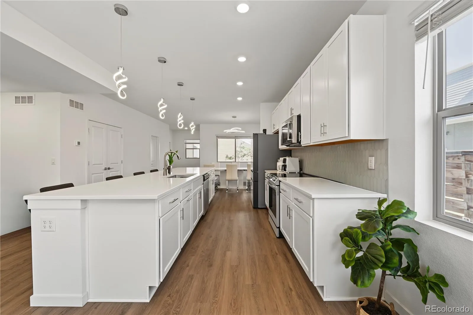 6875 Juniper Lane Arvada CO 80007 | MLS #REC4842821 08192026005737 1600 11