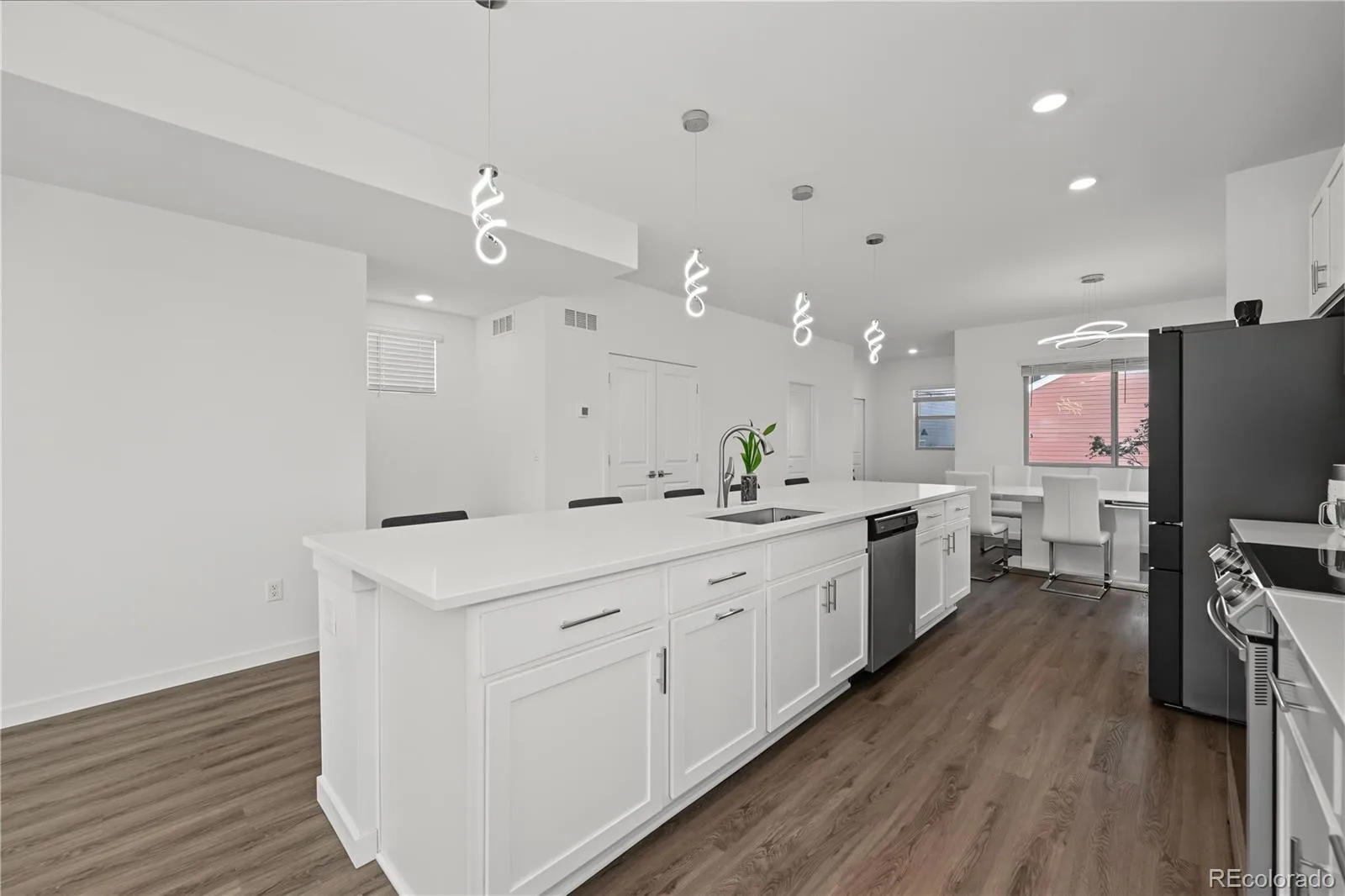 6875 Juniper Lane Arvada CO 80007 | MLS #REC4842821 08192026005737 1600 14