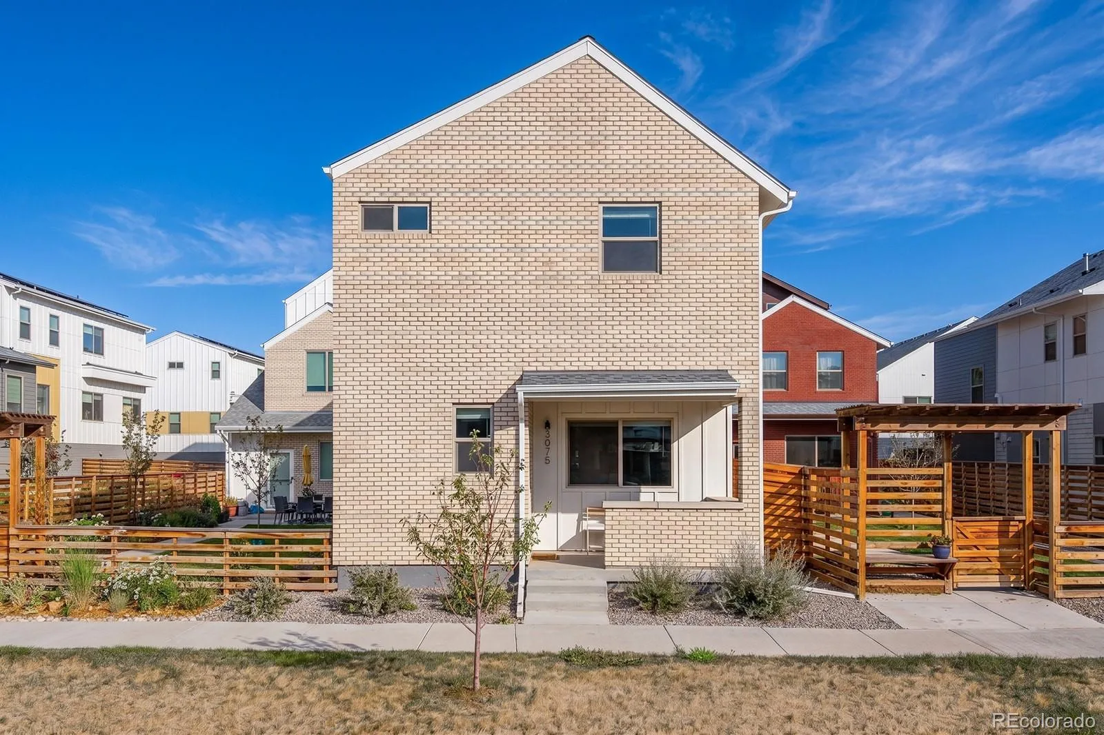 6875 Juniper Lane Arvada CO 80007 | MLS #REC4842821 08192026005737 1600 2