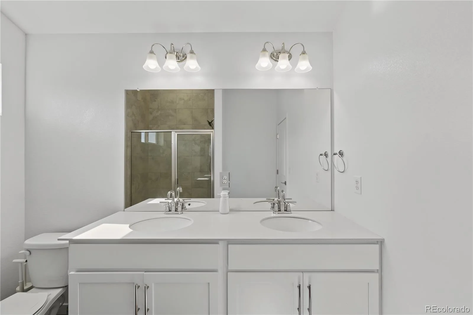 6875 Juniper Lane Arvada CO 80007 | MLS #REC4842821 08192026005737 1600 27