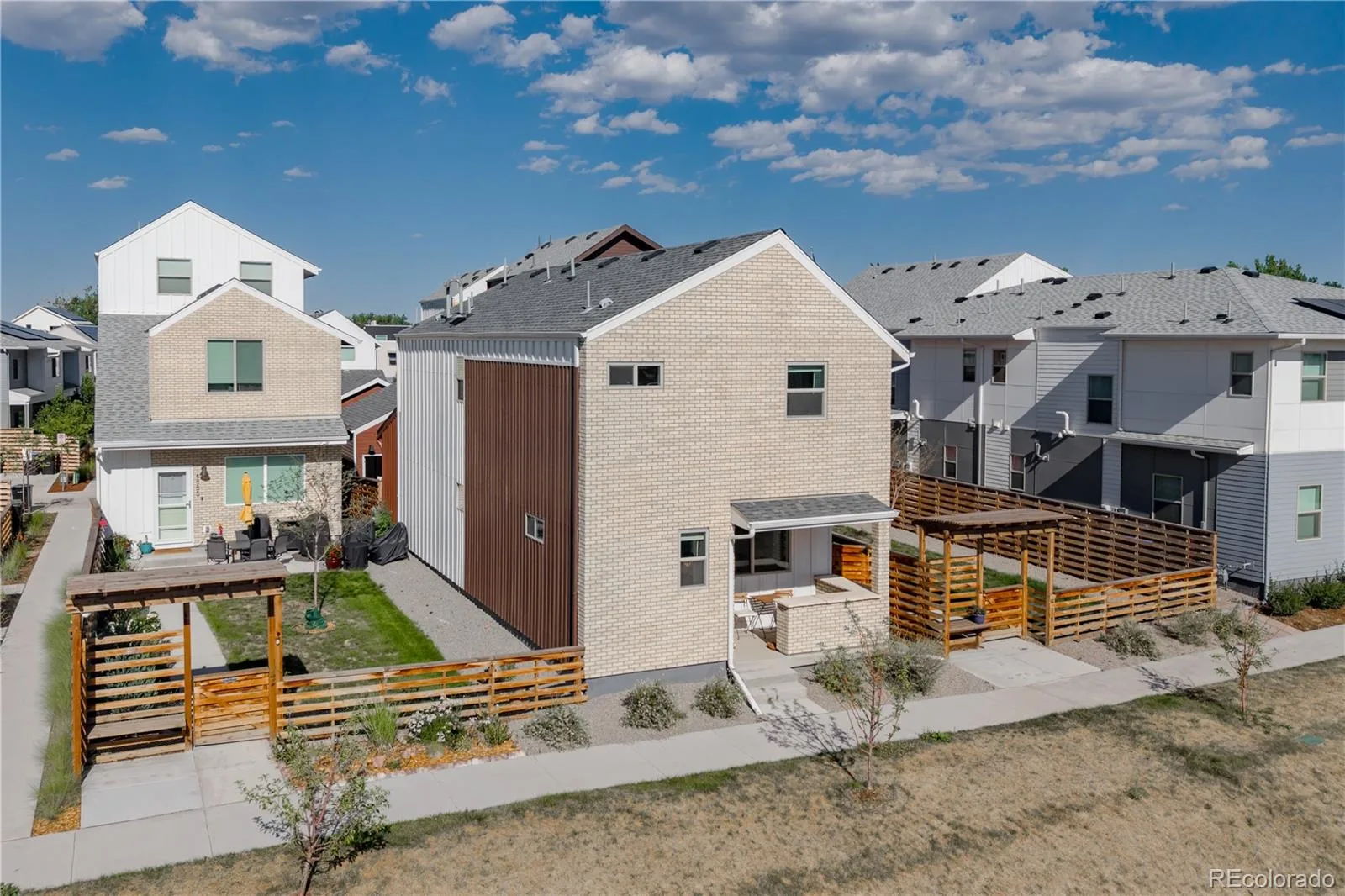 6875 Juniper Lane Arvada CO 80007 | MLS #REC4842821 08192026005737 1600 3