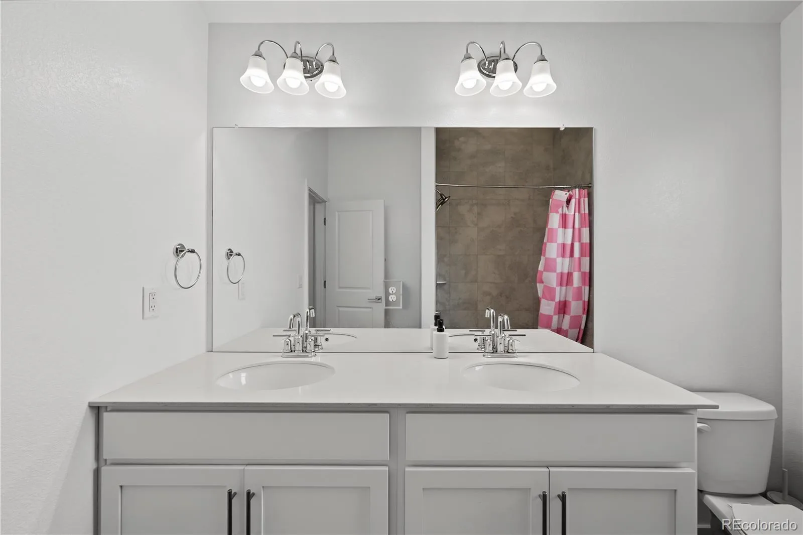 6875 Juniper Lane Arvada CO 80007 | MLS #REC4842821 08192026005737 1600 32