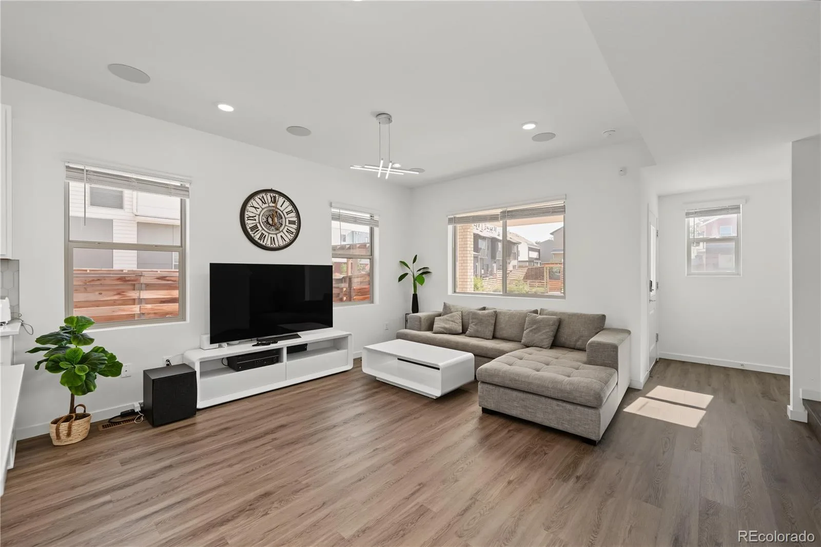 6875 Juniper Lane Arvada CO 80007 | MLS #REC4842821 08192026005737 1600 6