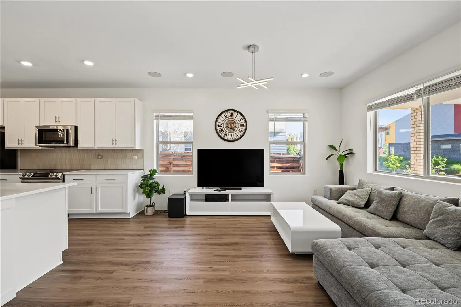 6875 Juniper Lane Arvada CO 80007 | MLS #REC4842821 08192026005737 1600 8