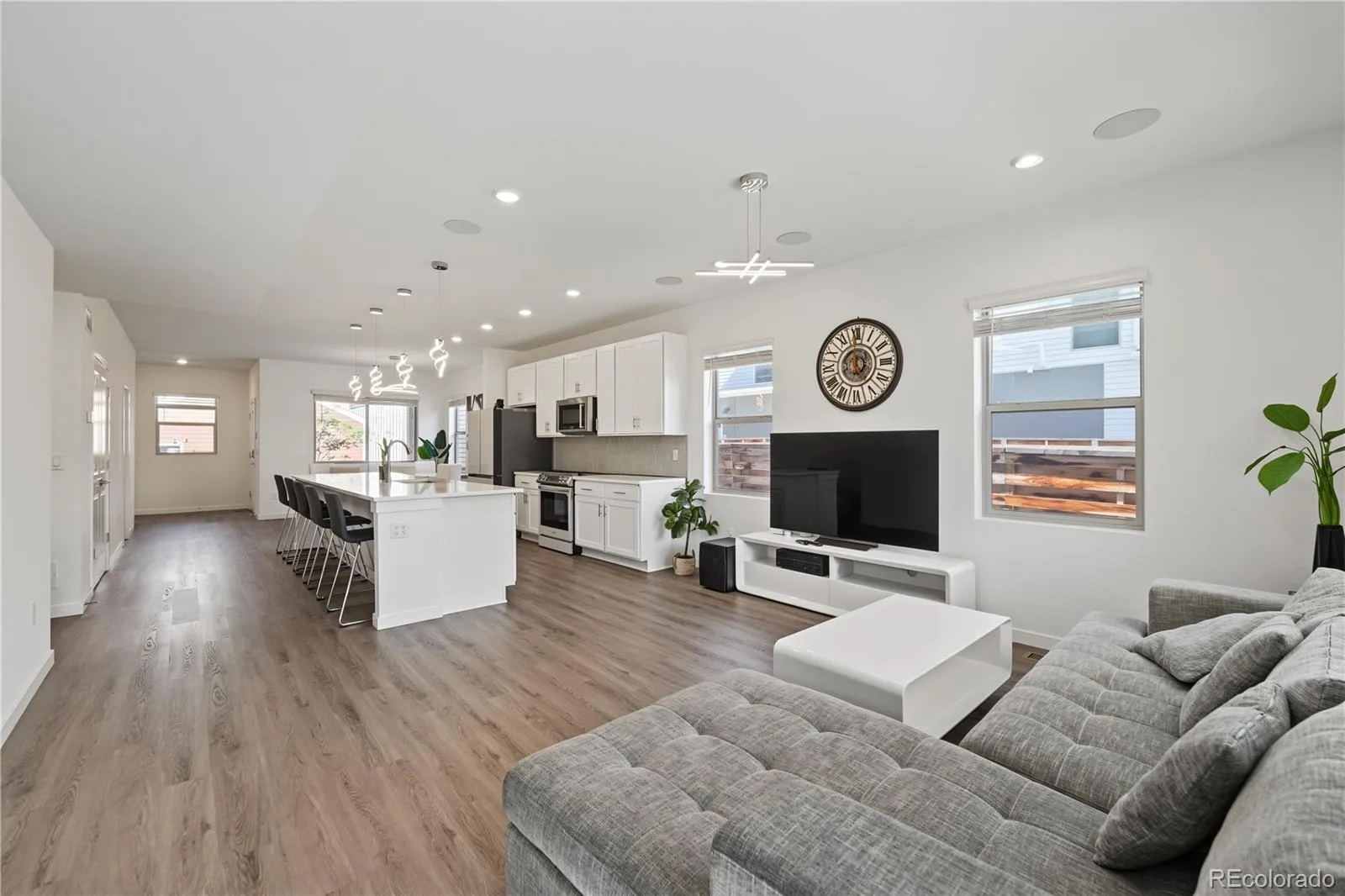 6875 Juniper Lane Arvada CO 80007 | MLS #REC4842821 08192026005737 1600 9