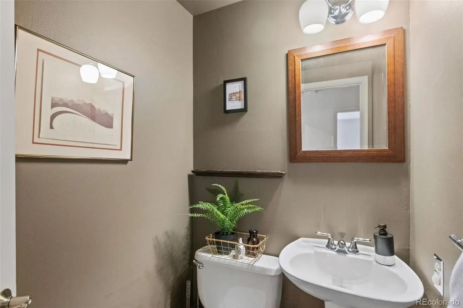 6530 E Colorado Drive Denver CO 80224 MLS #REC4848899 03052026003616 1600 31
