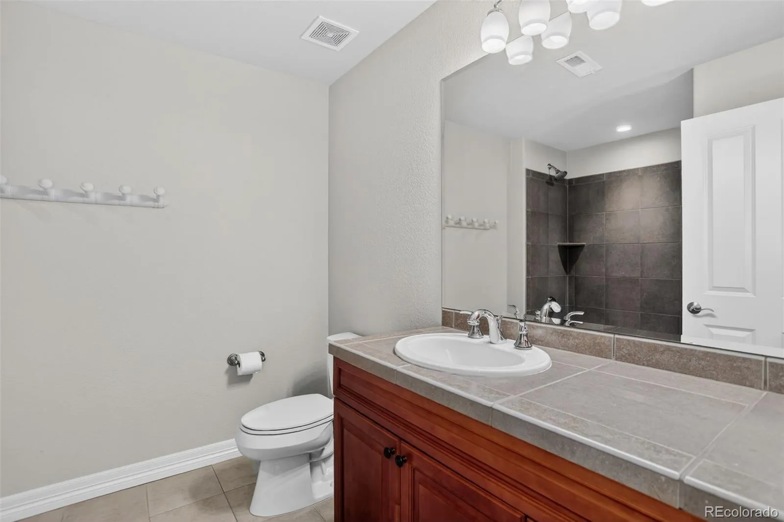6568 S Blackhawk Way Aurora CO 80016 MLS #REC4849999 04132026184210 1600 39