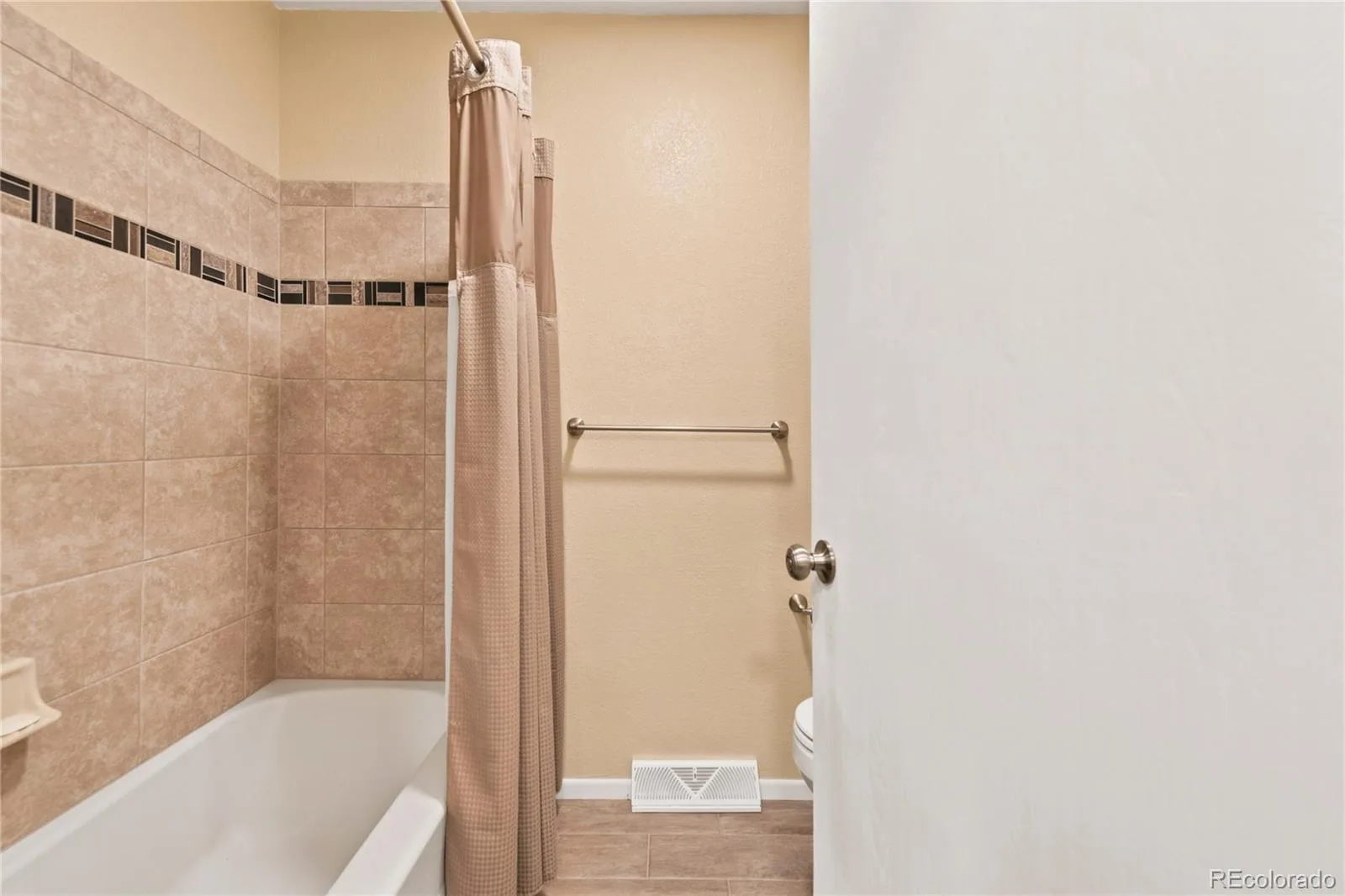 2188 S Coors Circle Denver CO 80228 | MLS #REC4852018 07202026232442 1600 26