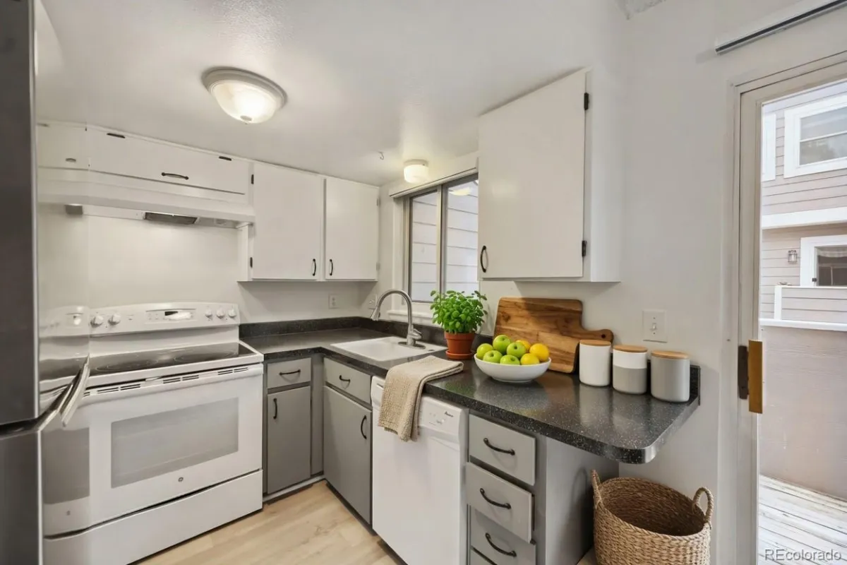 6840 W 84th Circle #4 Arvada CO 80003 | MLS #REC4856419 04172026043835 1200 13