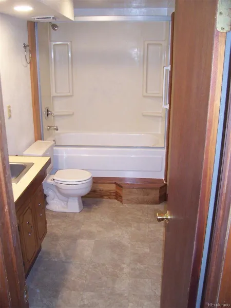 04102026195513 800 18