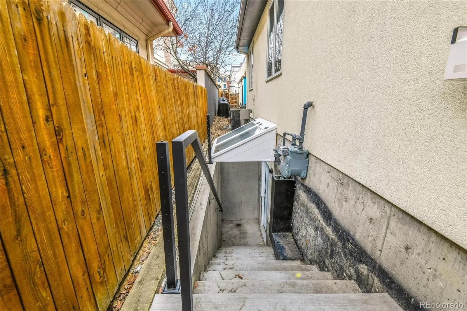 03272026032011 1600 29