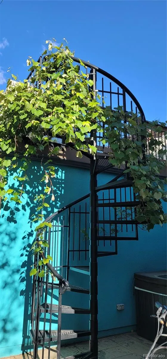 03272026032011 560 23