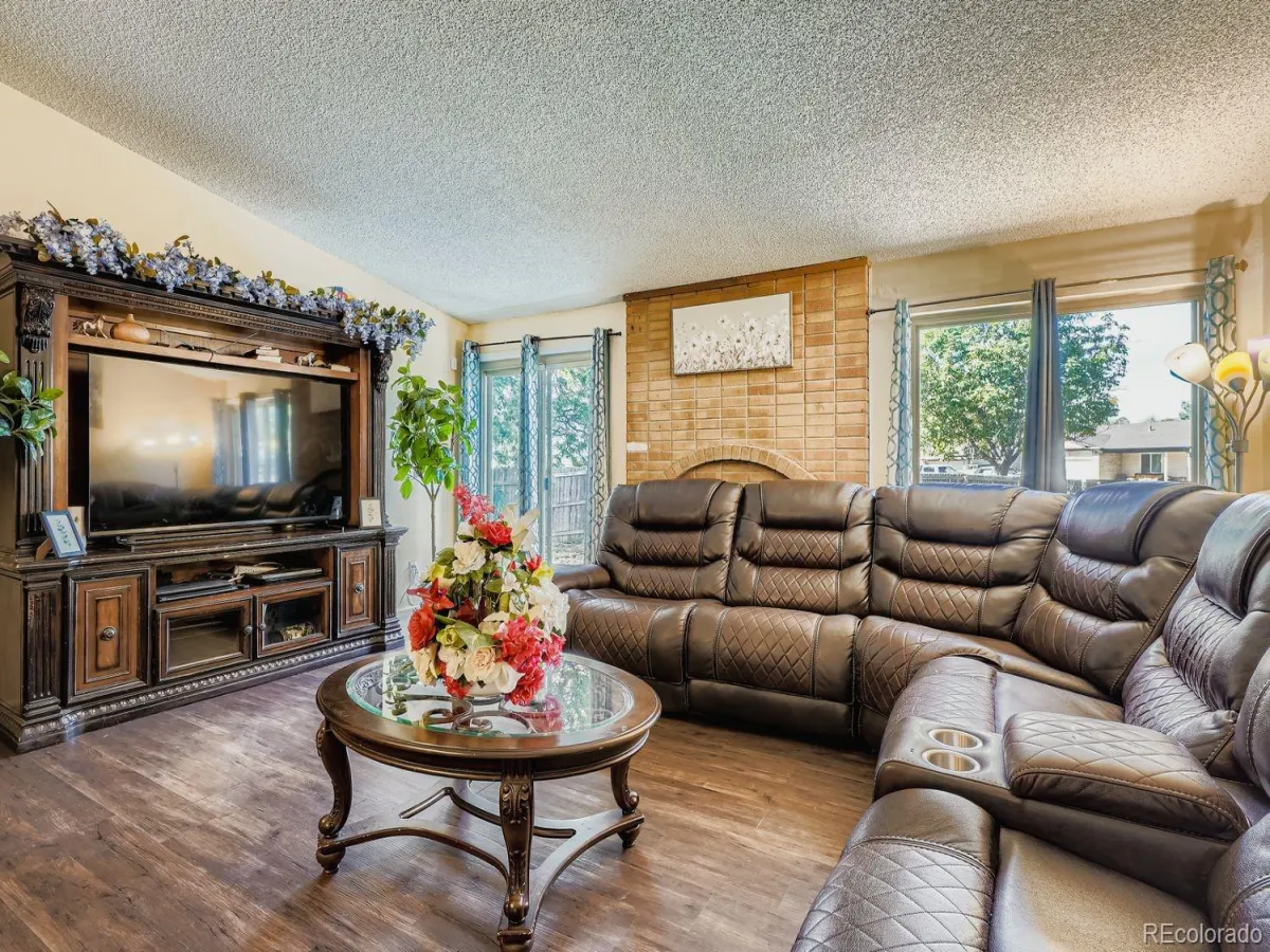 1067 S Joplin Way Aurora CO 80017 MLS #REC4866232 04292026093531 1200 3