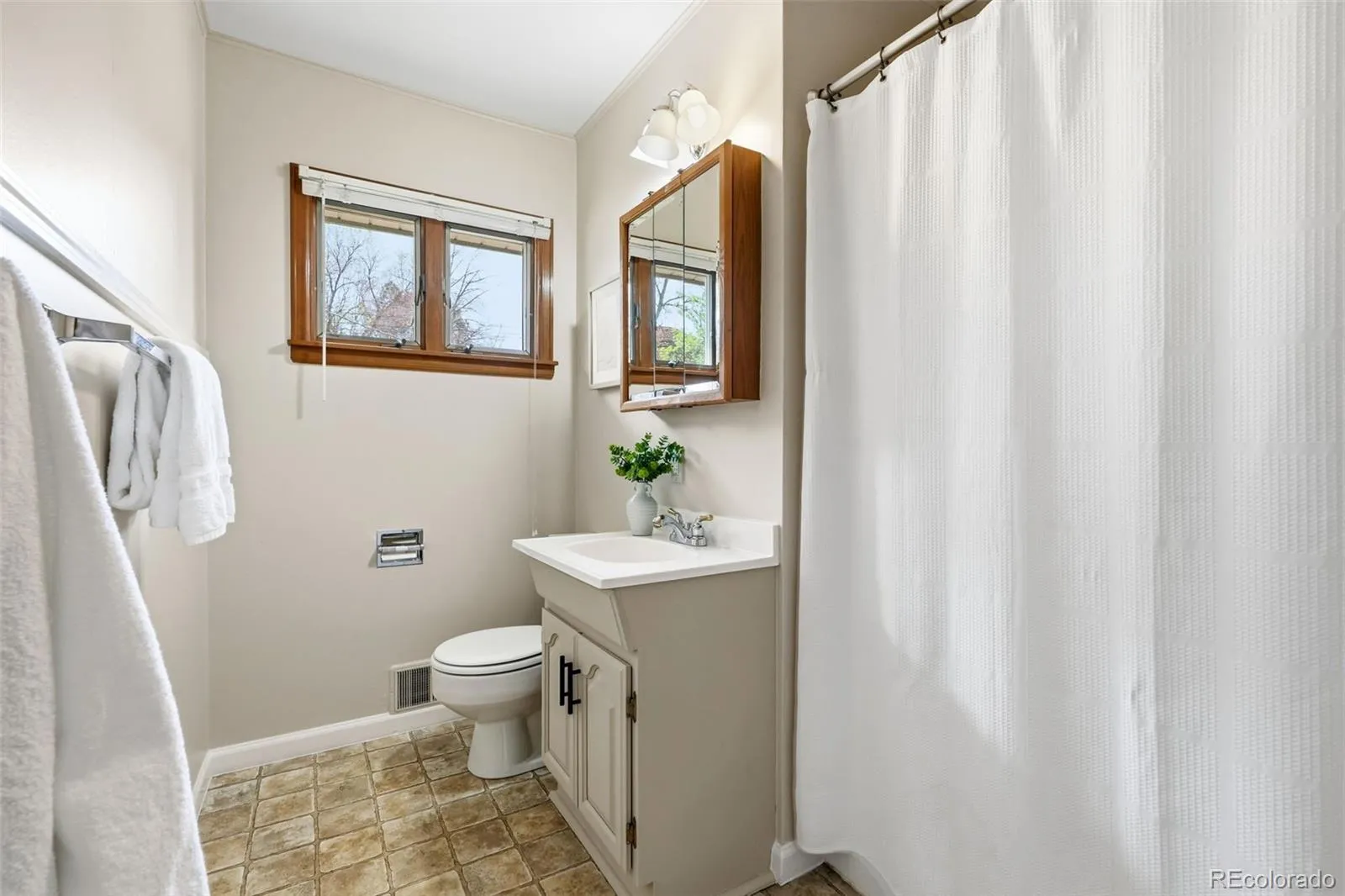 04102026171337 1600 16