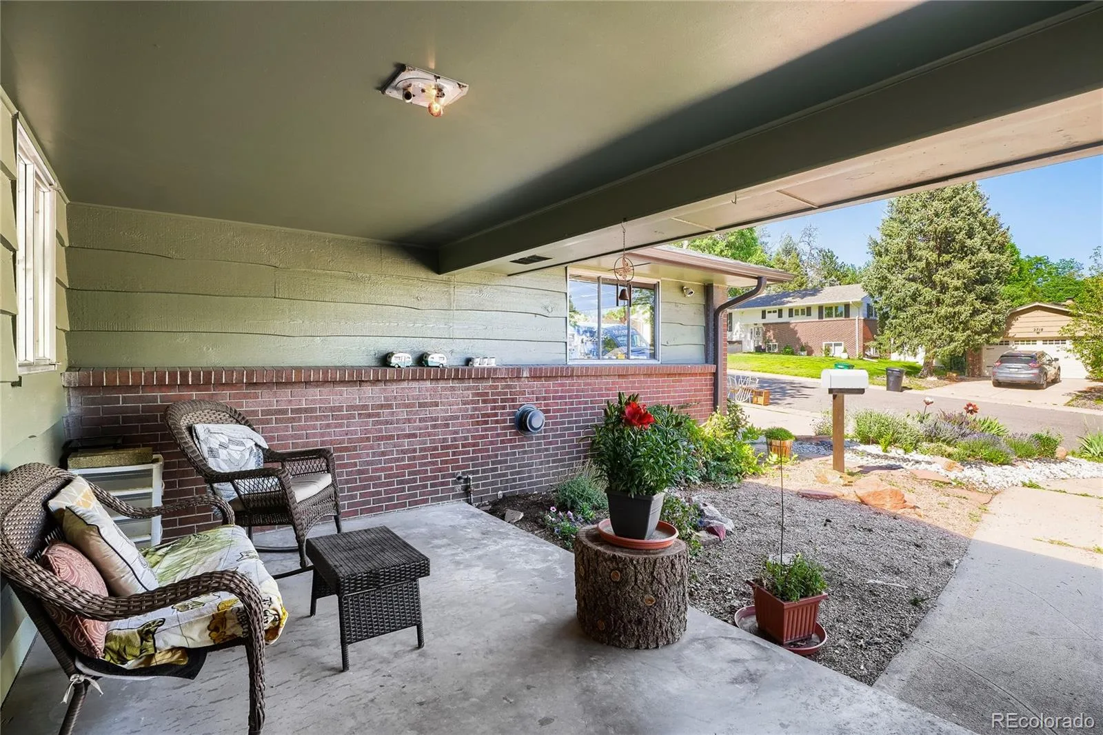 2719 S Kendall Way Denver CO 80227 MLS #REC4873111 06132026033903 1600 27