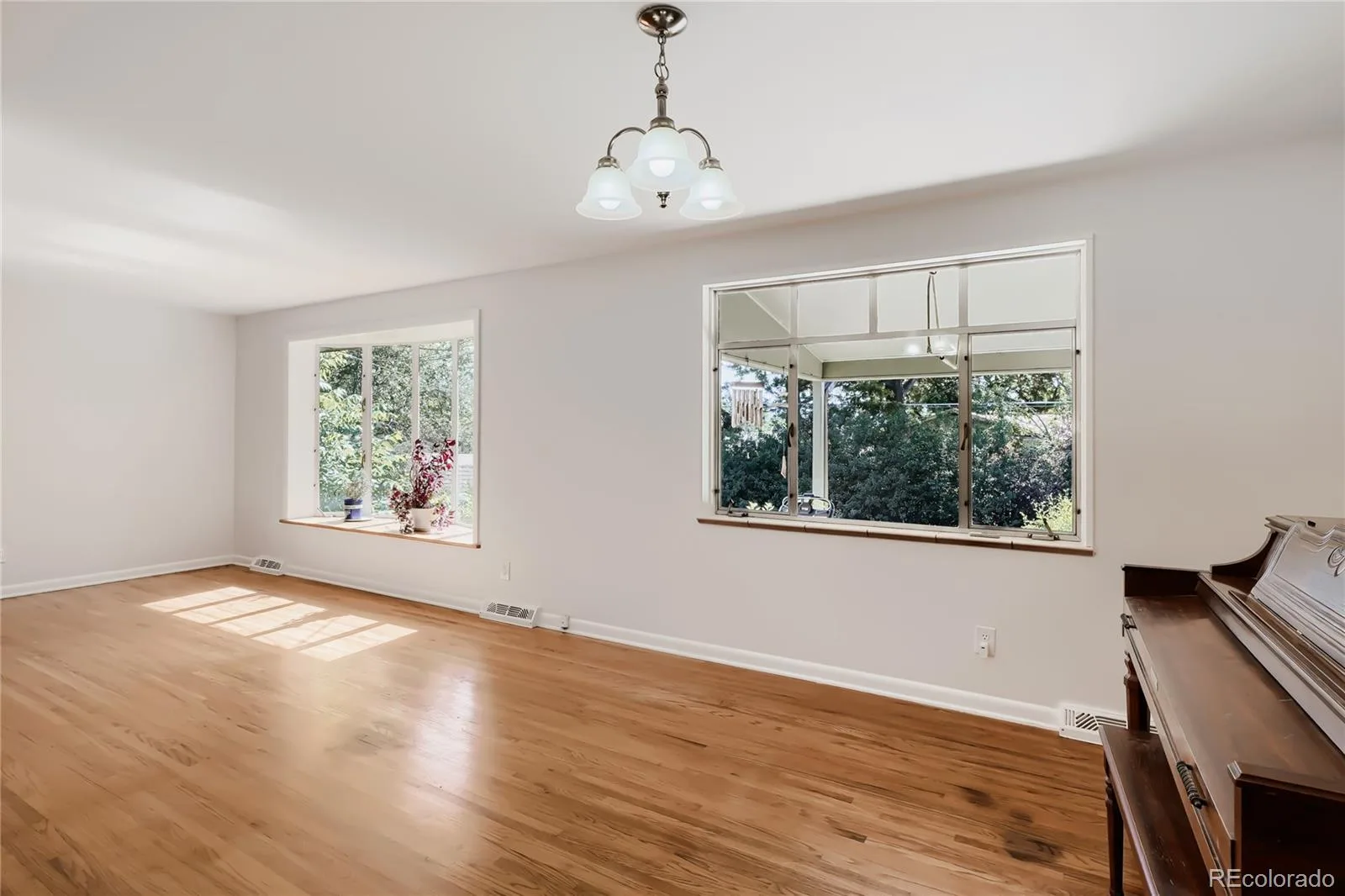 2719 S Kendall Way Denver CO 80227 MLS #REC4873111 06132026033903 1600 4