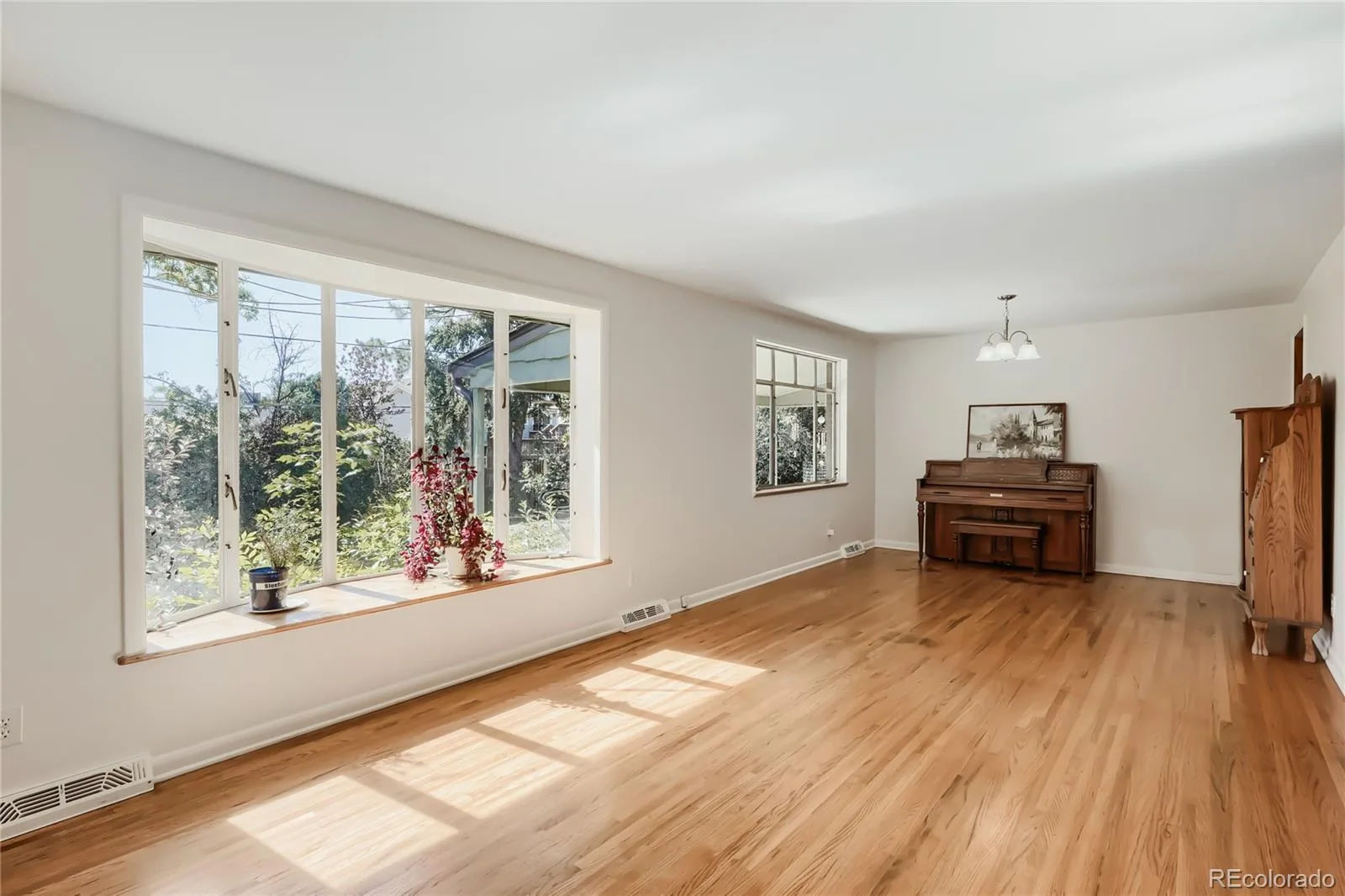2719 S Kendall Way Denver CO 80227 MLS #REC4873111 06132026033903 1600 5