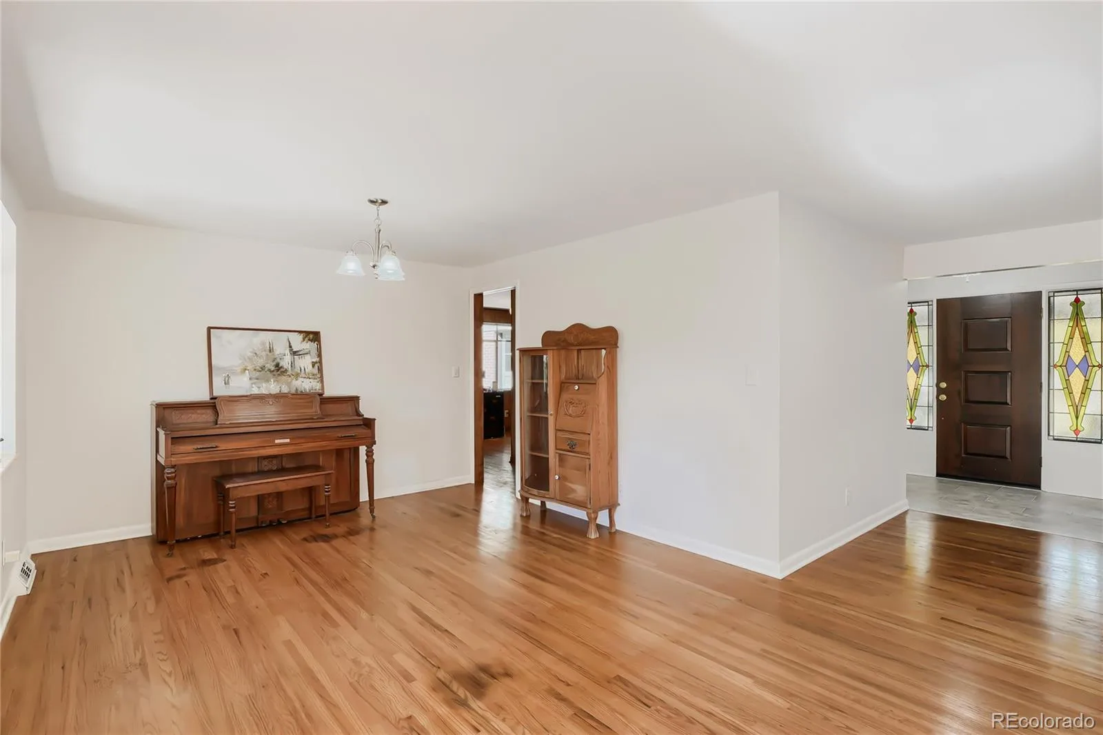2719 S Kendall Way Denver CO 80227 MLS #REC4873111 06132026033903 1600 6