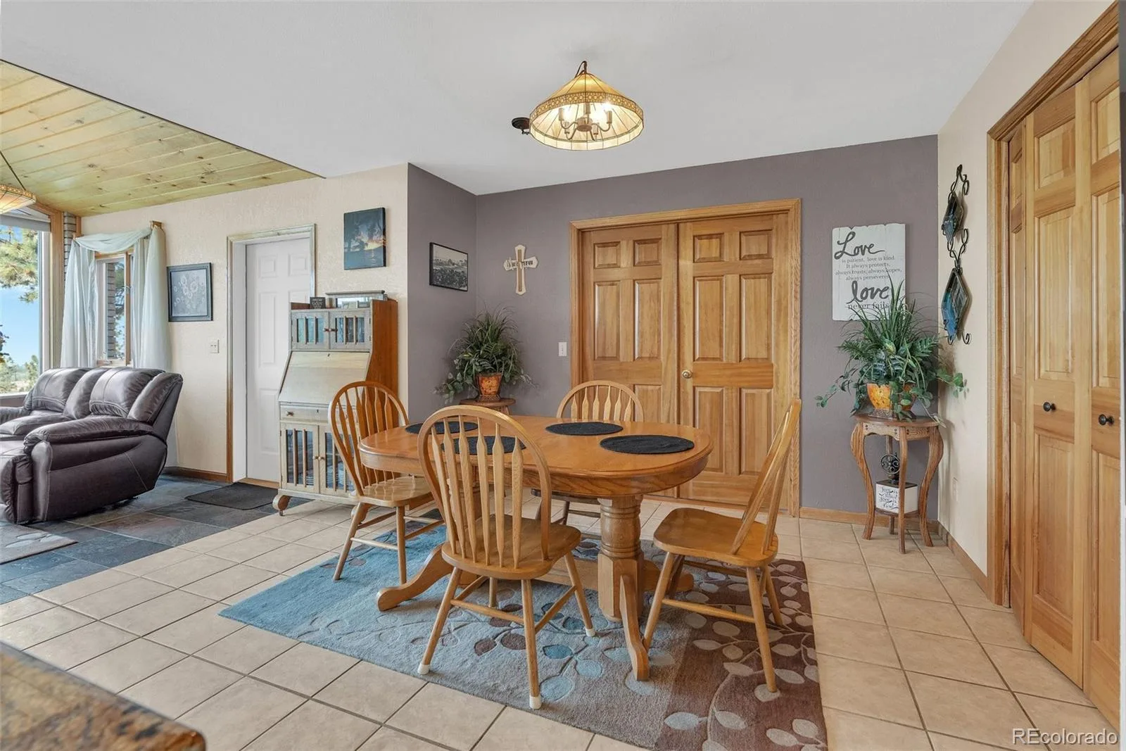 915 N Bluff Drive Franktown CO 80116 | MLS #REC4878970 08062026164416 1600 13