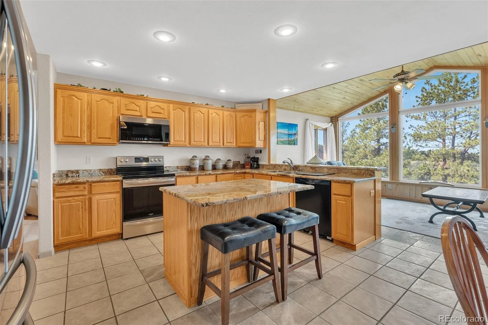 915 N Bluff Drive Franktown CO 80116 | MLS #REC4878970 08062026164416 1600 8