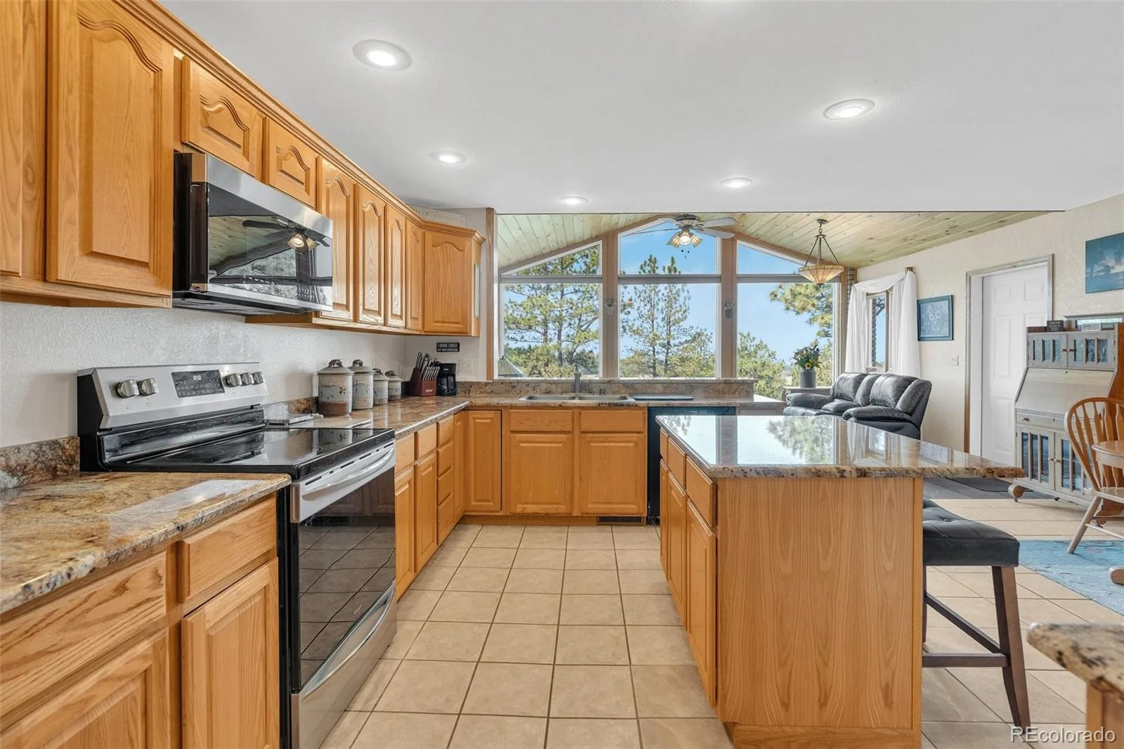 915 N Bluff Drive Franktown CO 80116 | MLS #REC4878970 08062026164416 1600 9