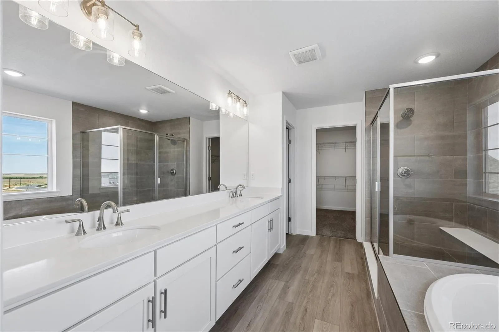 25131 E Evans Drive Aurora CO 80018 | MLS #REC4881878 06222026214228 1600 14