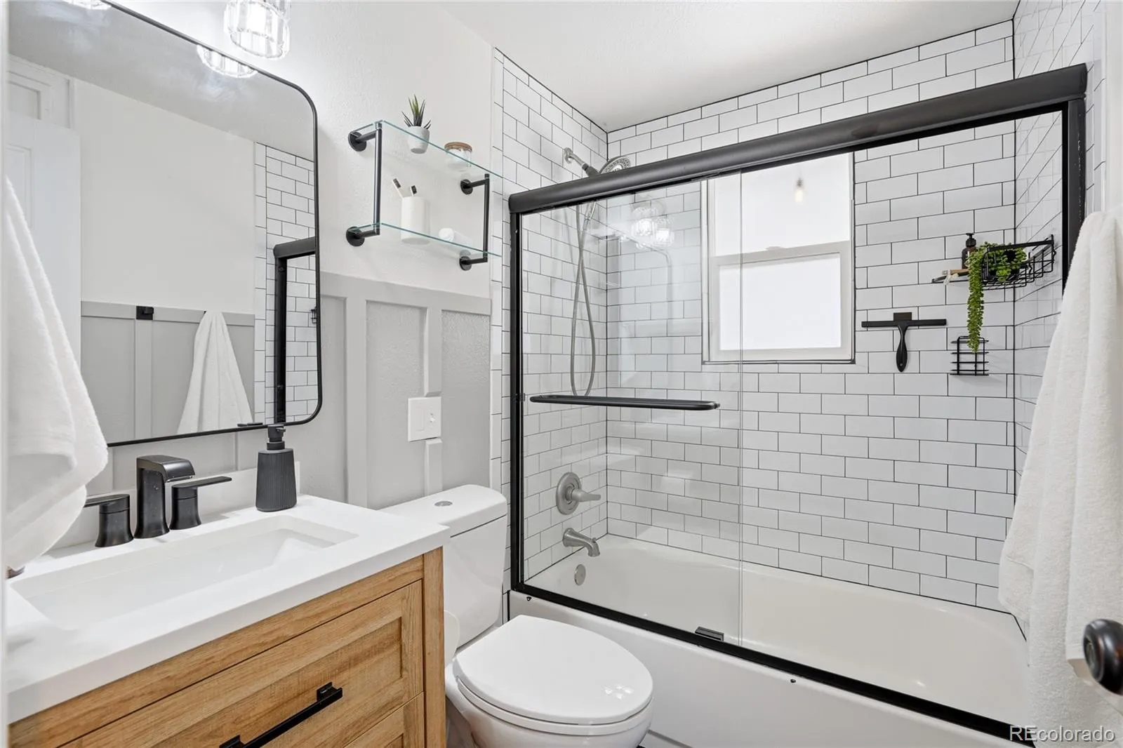 04172026213229 1600 23