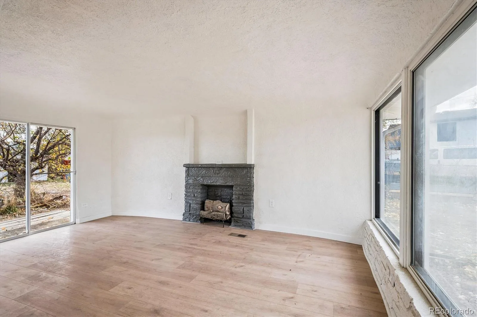 2110 Eagle Circle Aurora CO 80011 | MLS #REC4884103 08242026182848 1600 1